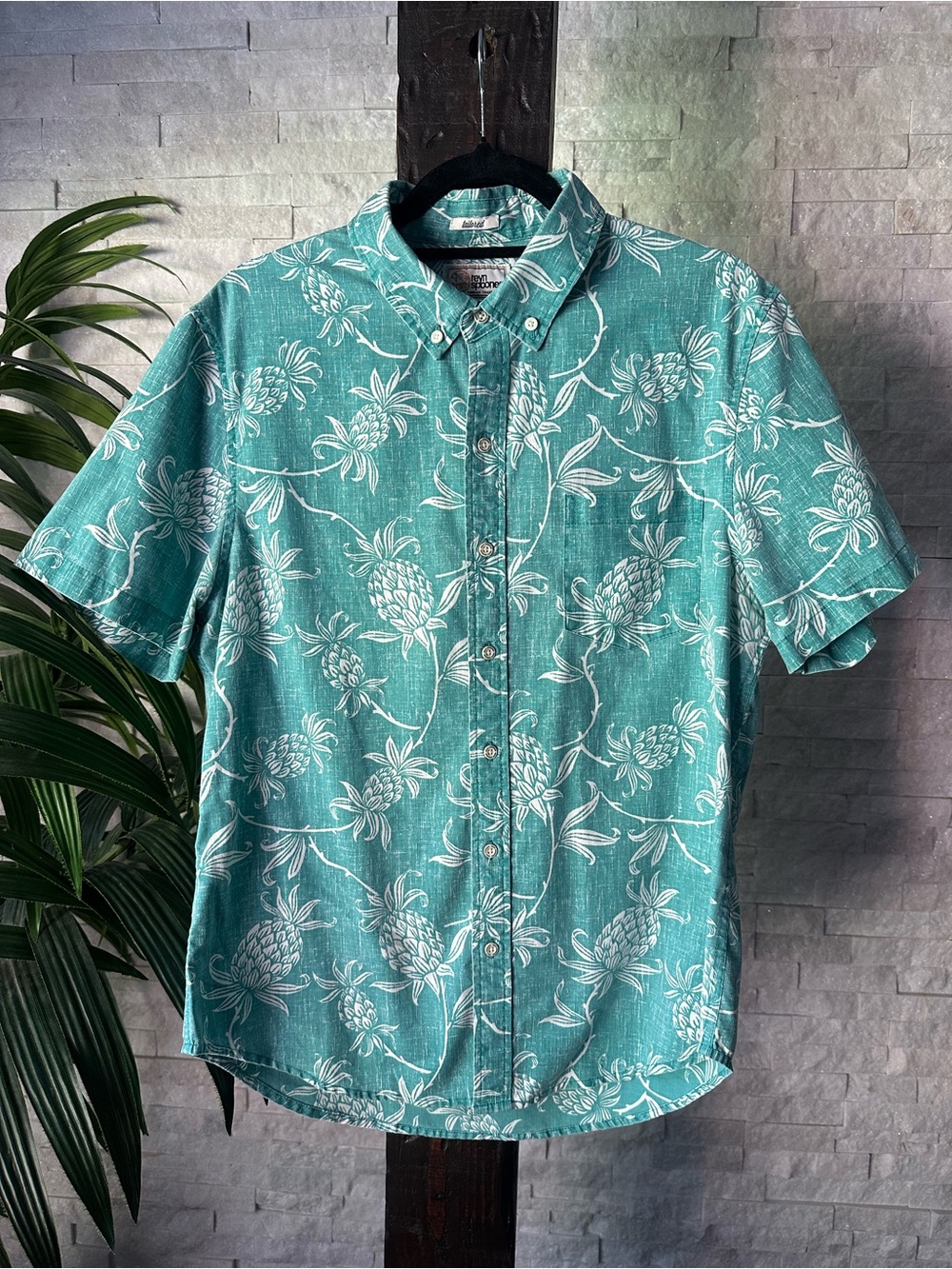 Reyn Spooner Floral Pineapple “Aloha Welcome” Short-Sleeve Button-Up Shirt M